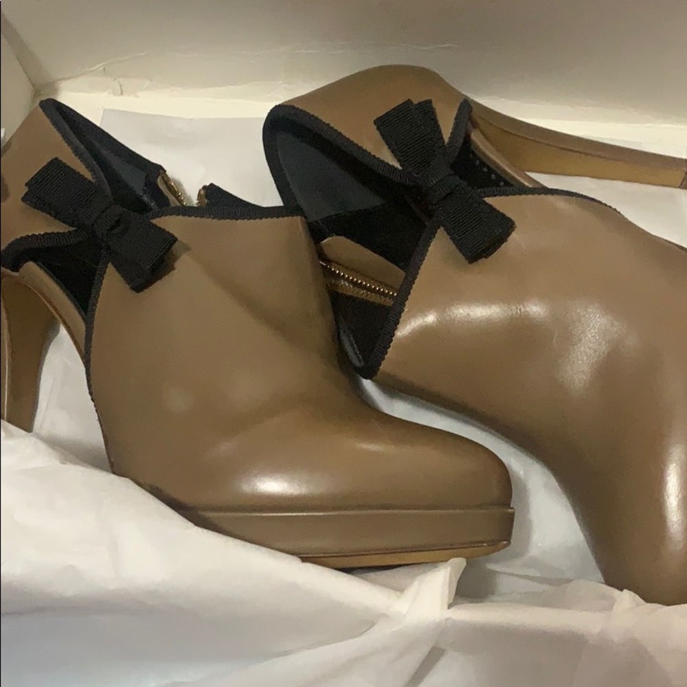 Moschino leather heels fits size  8
